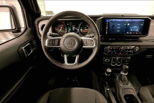 Used 2025 Jeep Wrangler Unlimited Sahara AWD/4WD image 6