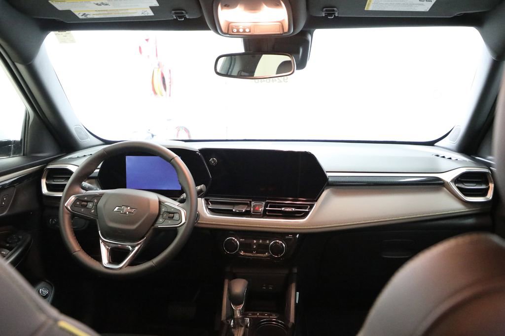 Used 2025 Chevrolet TrailBlazer ACTIV w/ Convenience Package AWD/4WD image 2