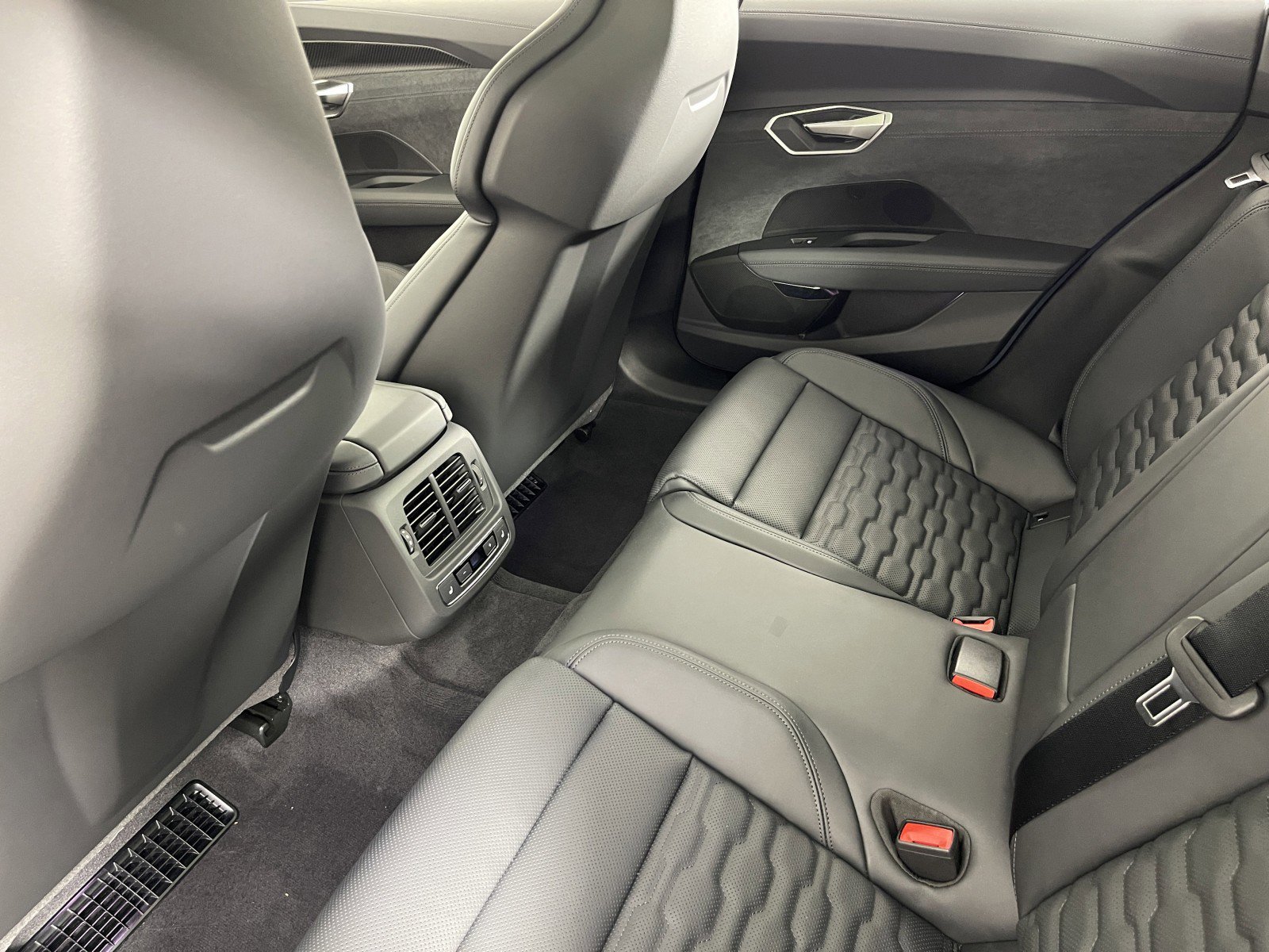 New 2026 Audi S e-tron GT Prestige image 40