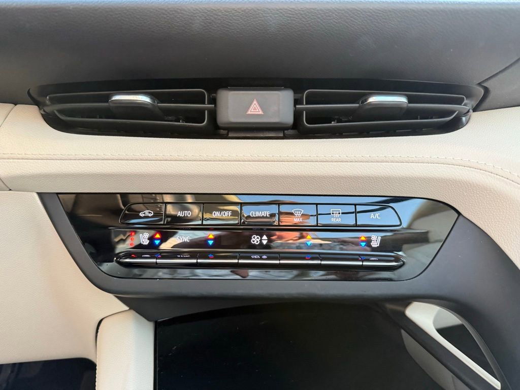 Used 2023 Buick Envision Avenir FWD image 17