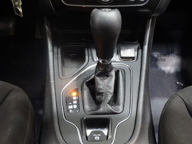 Used 2019 Jeep Cherokee Latitude w/ Popular Appearance Group image 37