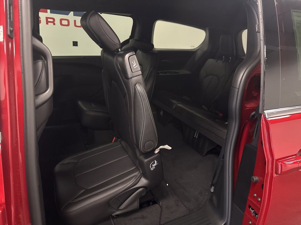 New 2026 Chrysler Voyager LX image 28