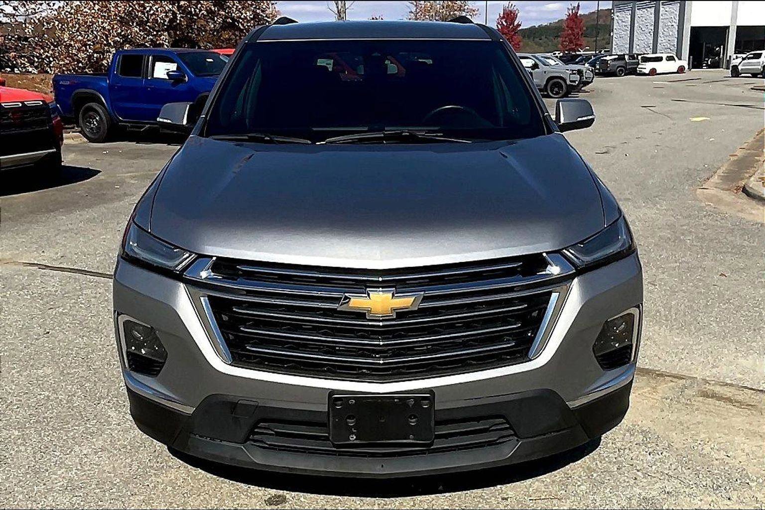 Used 2023 Chevrolet Traverse LT image 11