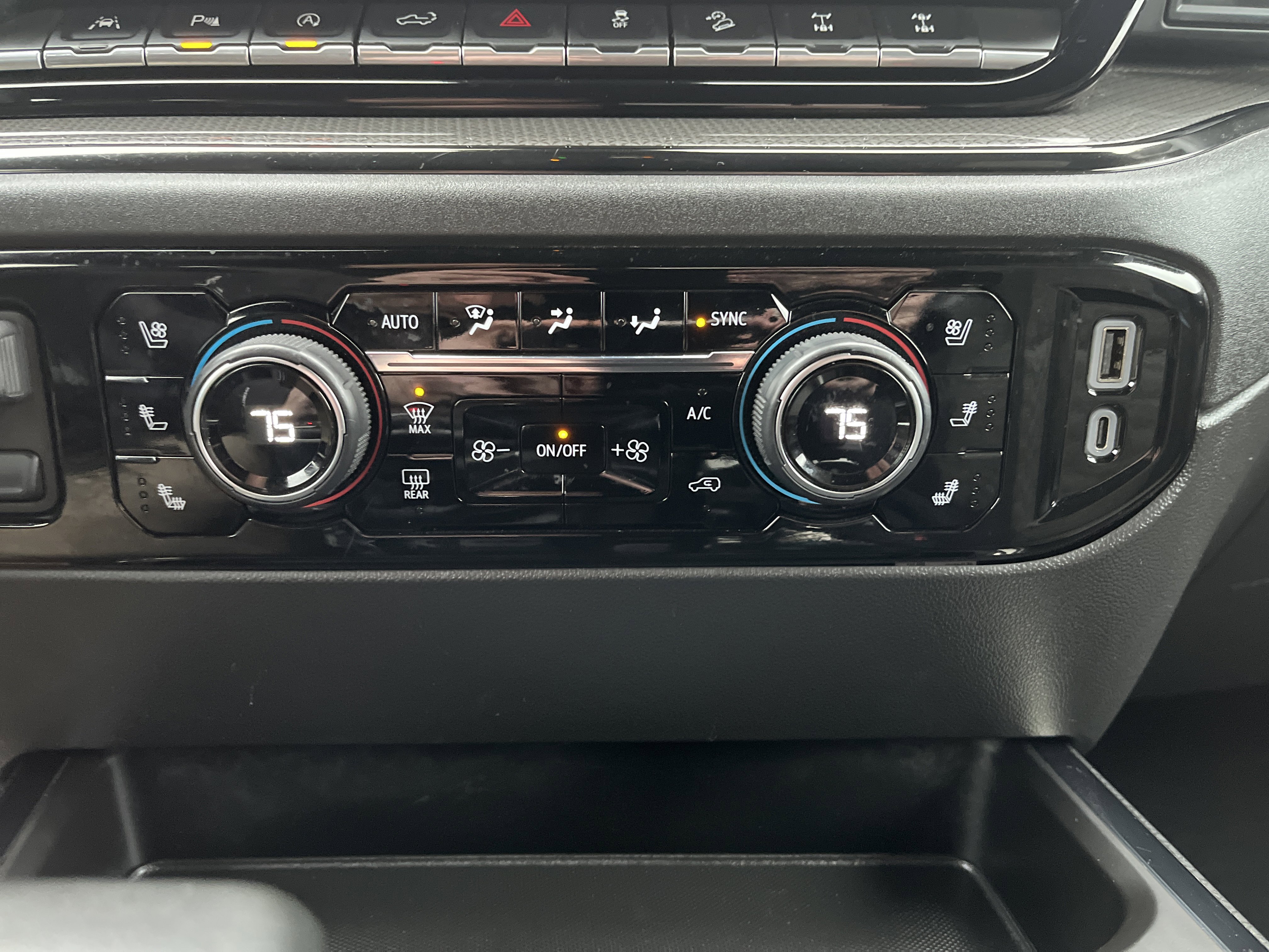 Used 2024 Chevrolet Silverado 1500 ZR2 w/ Technology Package image 31