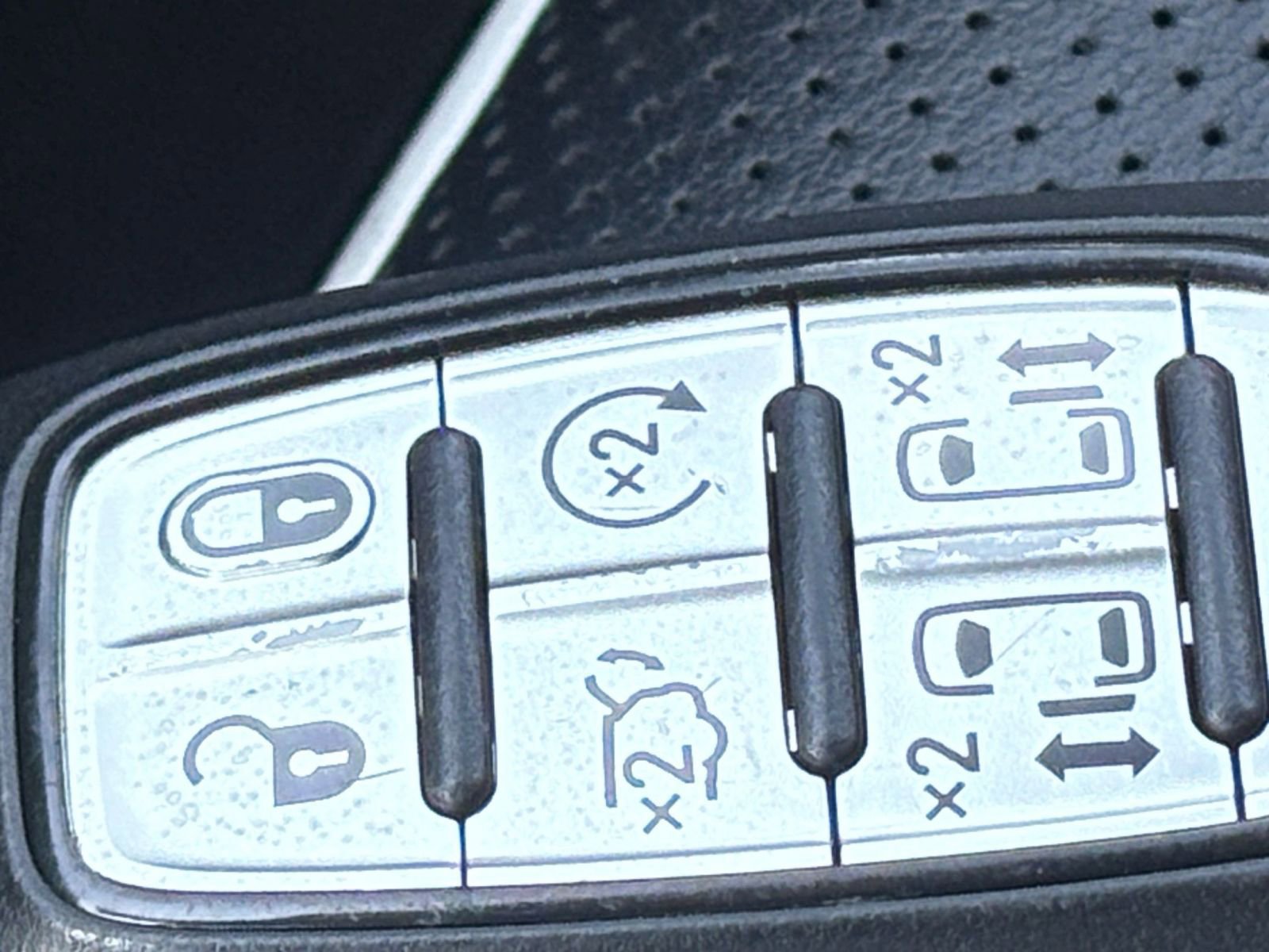 Used 2025 Chrysler Pacifica Limited FWD image 28