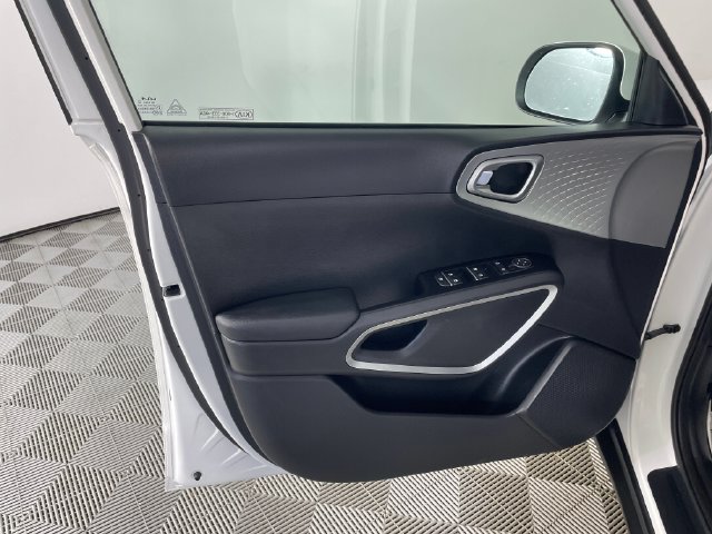 Certified 2022 Kia Soul LX FWD image 16