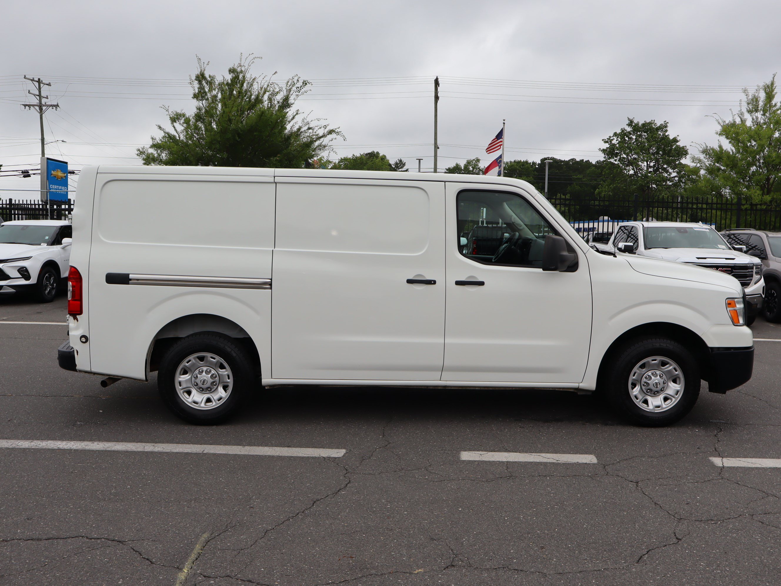 Used 2021 Nissan NV 2500 SV w/ Back Door Glass Package RWD image 12