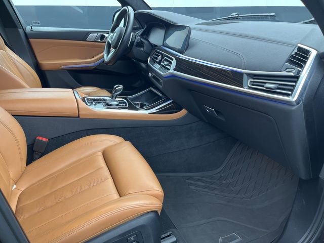 Used 2021 BMW X7 M50i w/ Cold Weather Package image 18