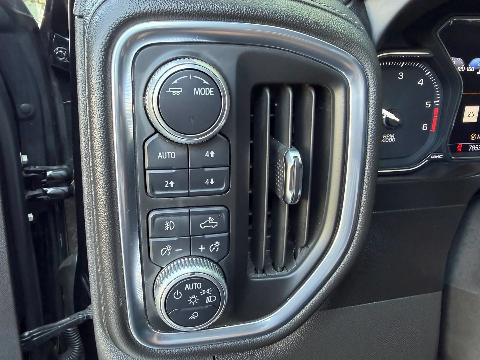 Used 2020 GMC Sierra 1500 Denali w/ Driver Alert Package II AWD/4WD image 16