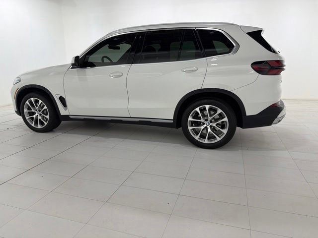 Certified 2024 BMW X5 xDrive40i AWD/4WD image 2