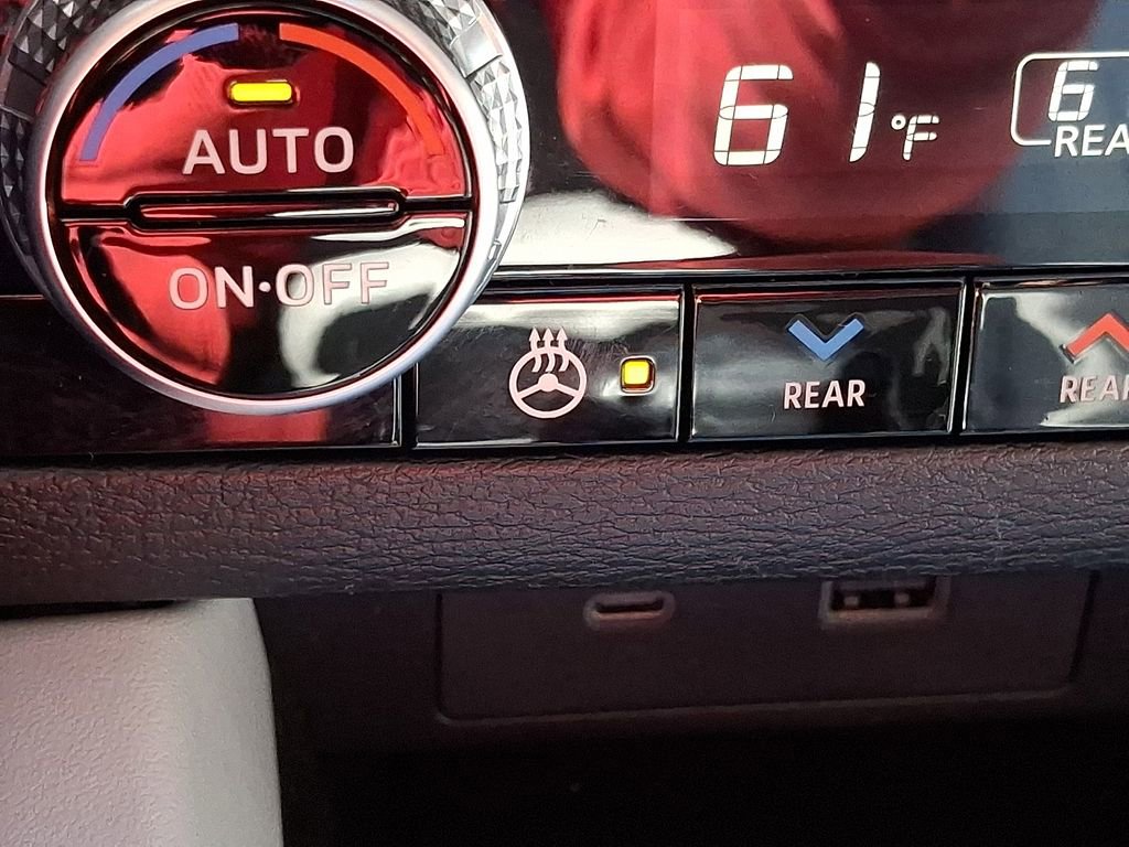 Used 2023 Mitsubishi Outlander SEL AWD/4WD image 27