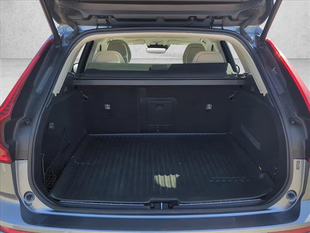 Used 2018 Volvo XC60 T5 Momentum w/ Convenience Package image 8