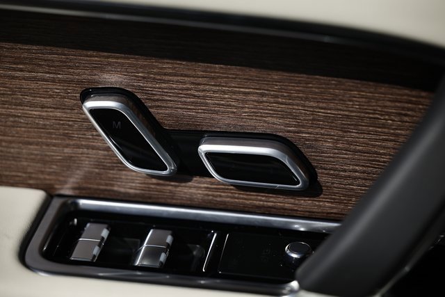 New 2025 Land Rover Range Rover SE image 20