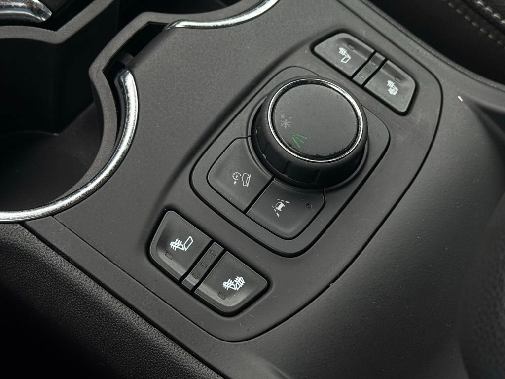 Used 2024 GMC Terrain SLT FWD image 33