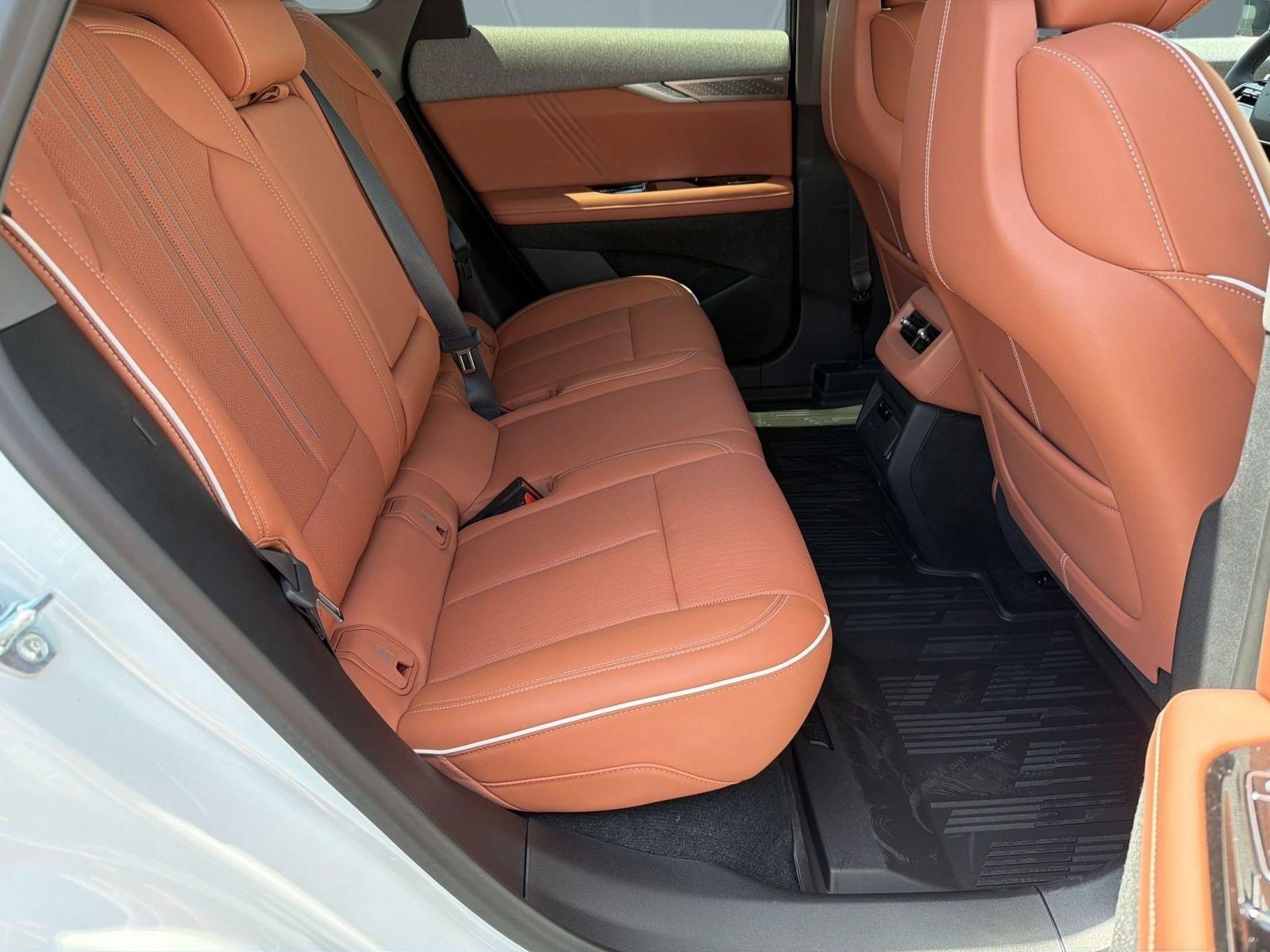 New 2027 Cadillac Optiq Premium Sport w/ LPO, Floor Liner Package AWD/4WD image 30