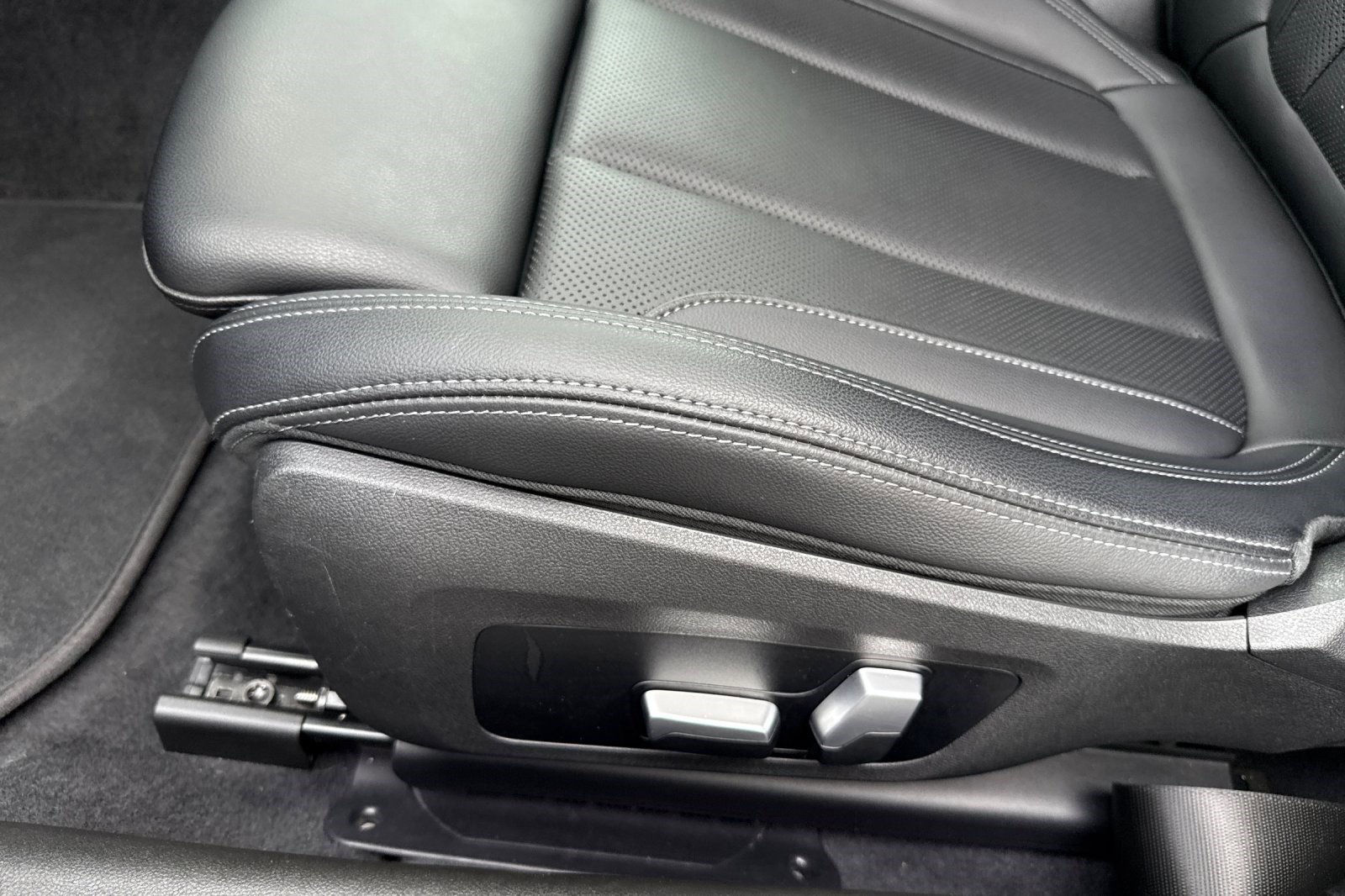 Certified 2023 BMW 230i Coupe w/ Convenience Package image 14