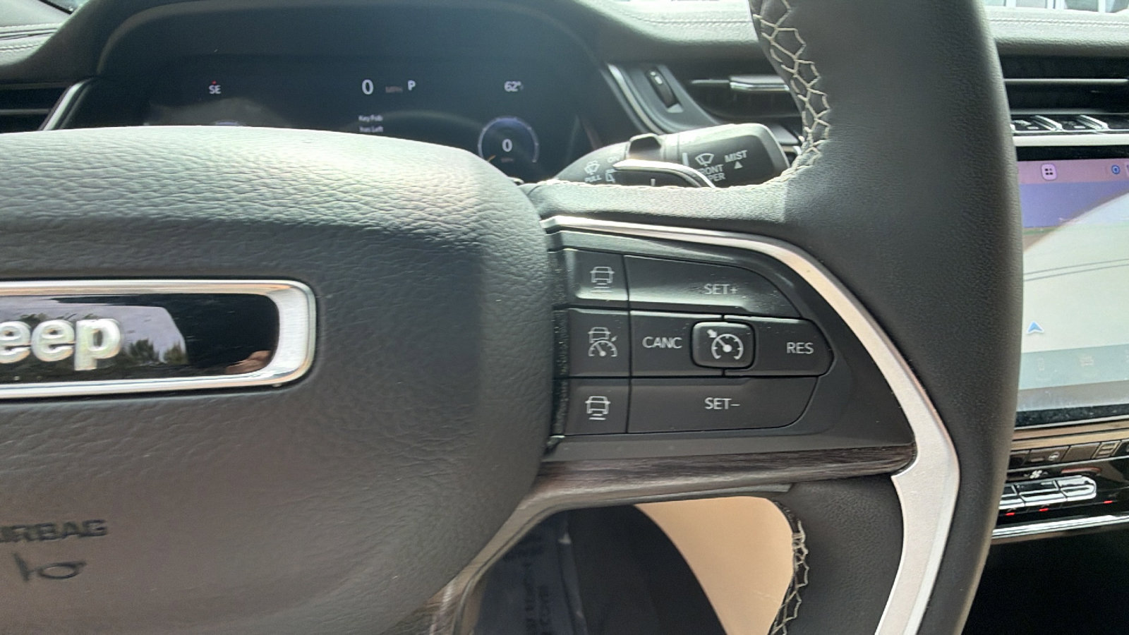 Used 2024 Jeep Grand Cherokee L Limited w/ Black Appearance Package image 29