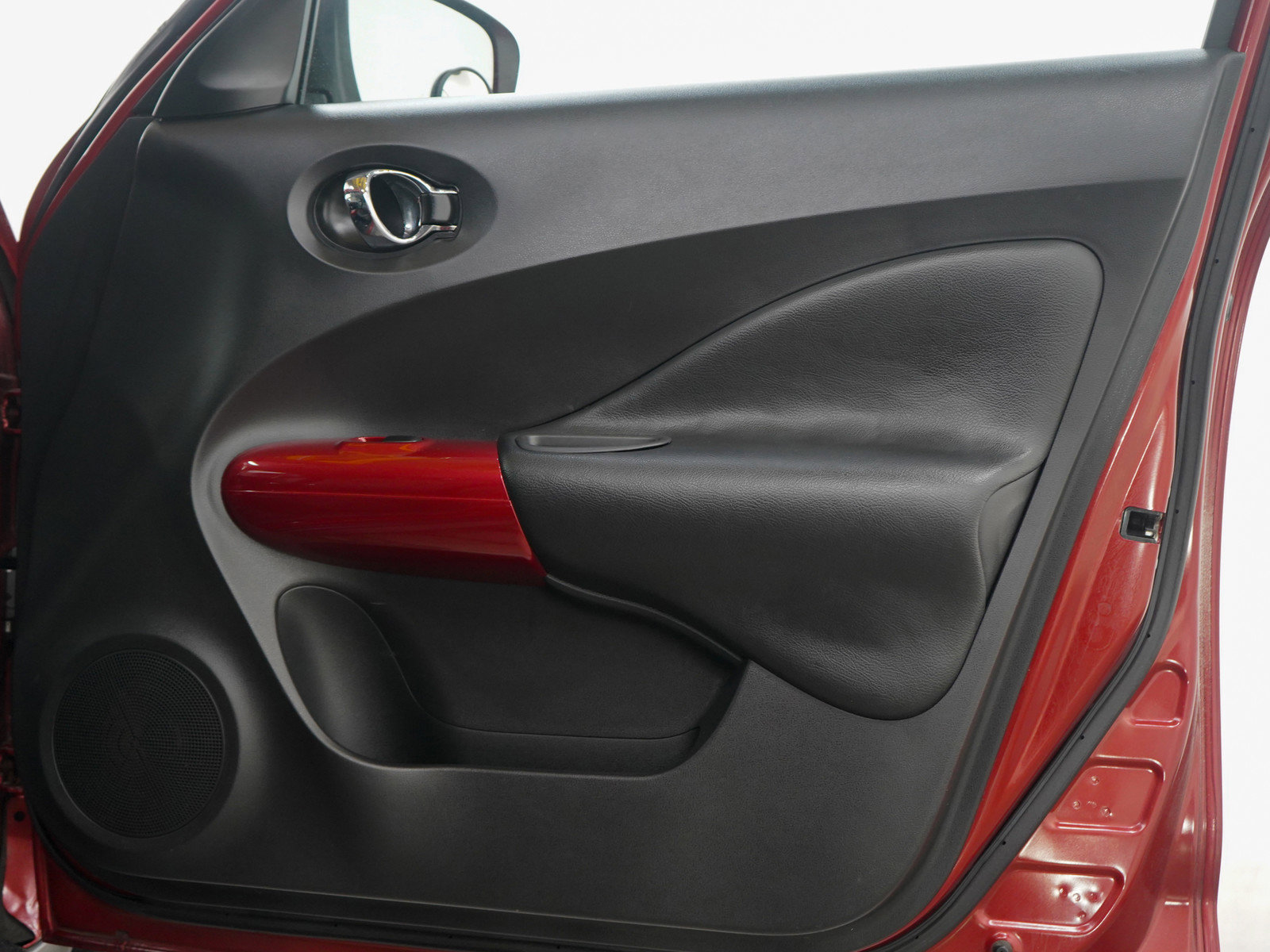 Used 2015 Nissan Juke SV w/ Cold Weather Package image 9