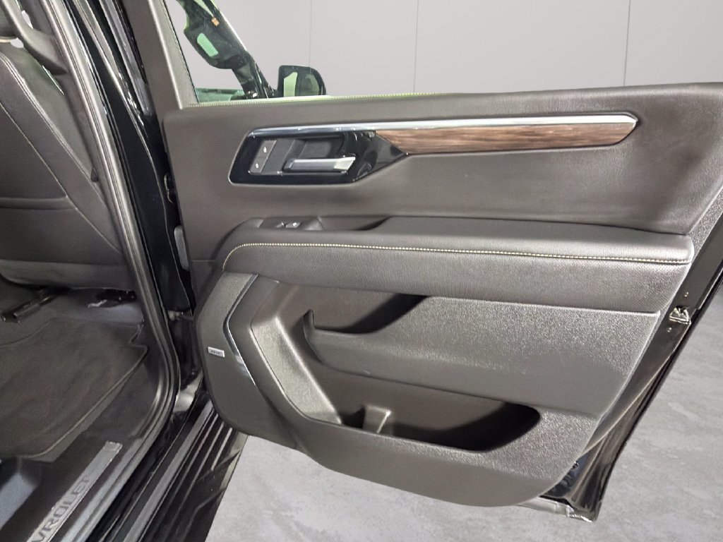 Certified 2025 Chevrolet Suburban Premier AWD/4WD image 36