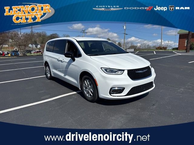 New 2026 Chrysler Pacifica Select