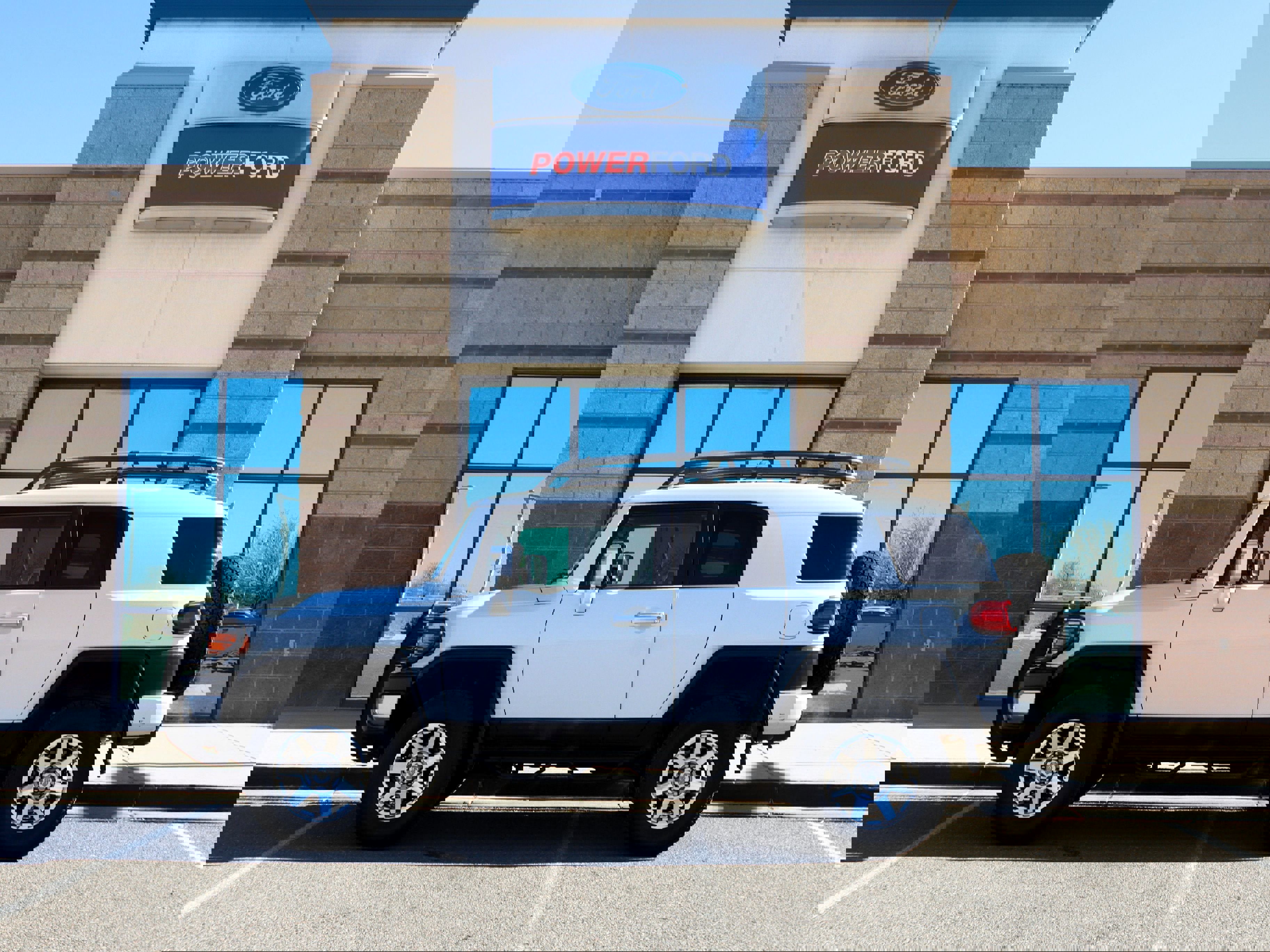 Used 2014 Toyota FJ Cruiser 4WD w/ Upgrade Package image 9