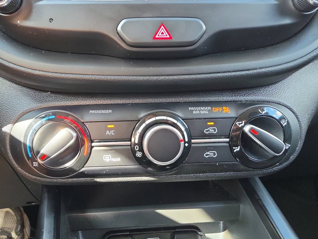 Used 2025 Kia Soul LX FWD image 21
