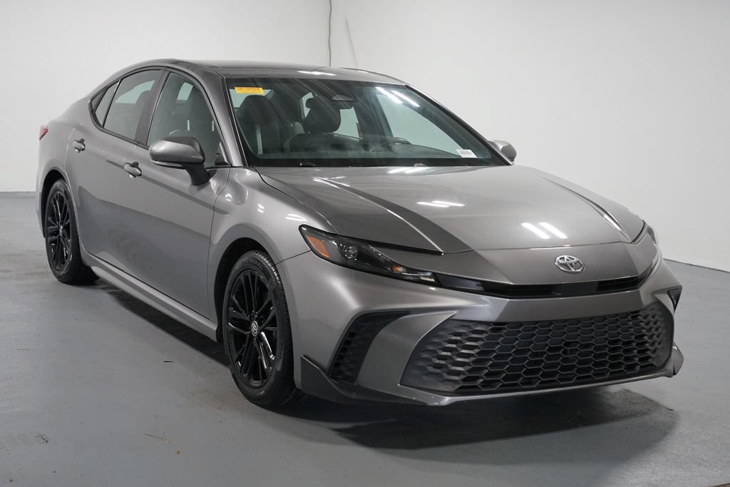 Certified 2025 Toyota Camry SE FWD image 3