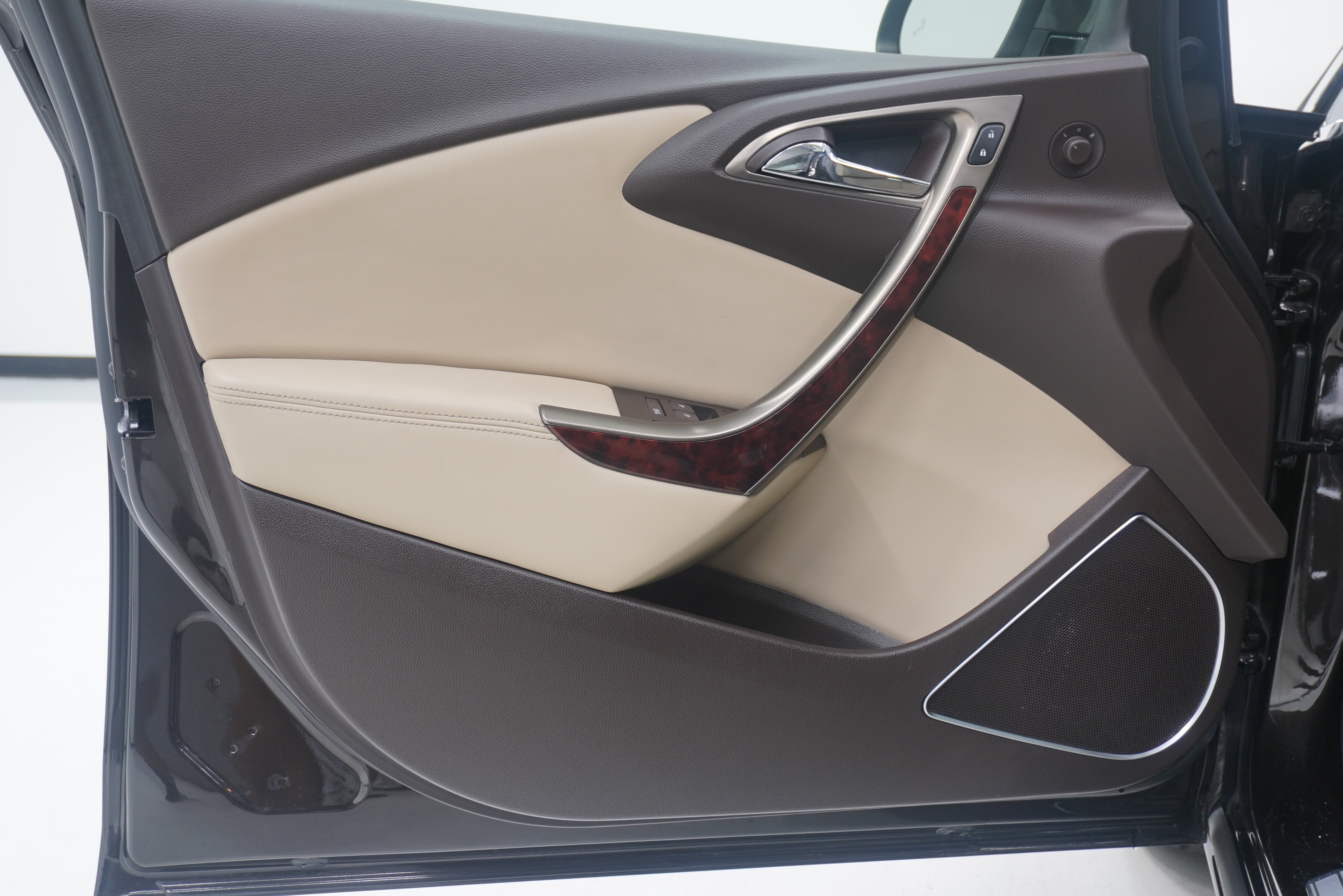 Used 2013 Buick Verano Convenience FWD image 14