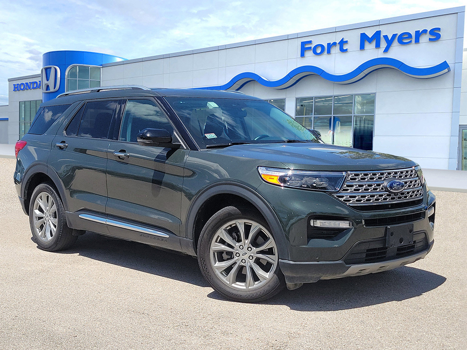 Used 2023 Ford Explorer Limited w/ Equipment Group 301A image 1