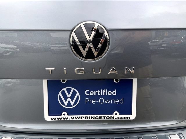 Used 2023 Volkswagen Tiguan SE w/ Panoramic Sunroof Package AWD/4WD image 18