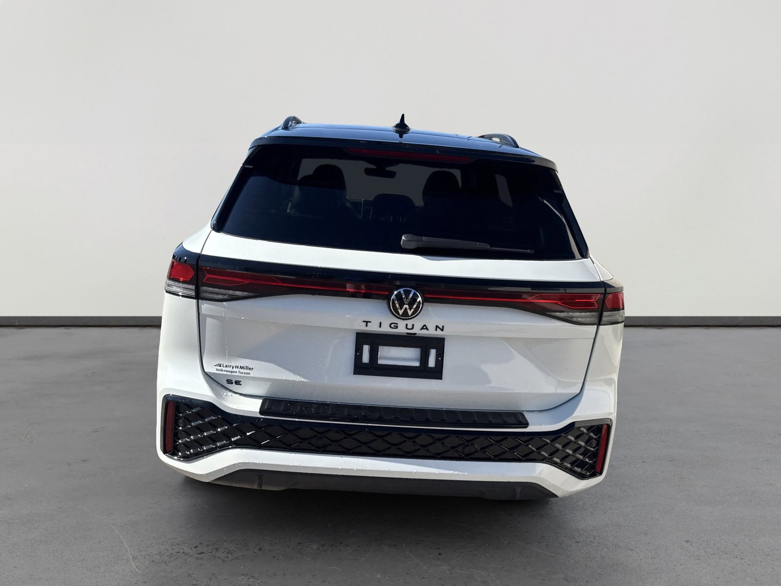 New 2026 Volkswagen Tiguan SE R-Line image 5