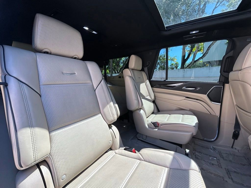 Used 2023 Cadillac Escalade Premium Luxury w/ Performance Package AWD/4WD image 51