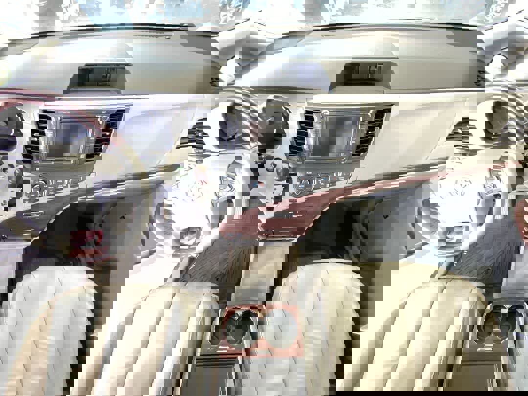 Used 2014 Toyota Sienna Limited image 23