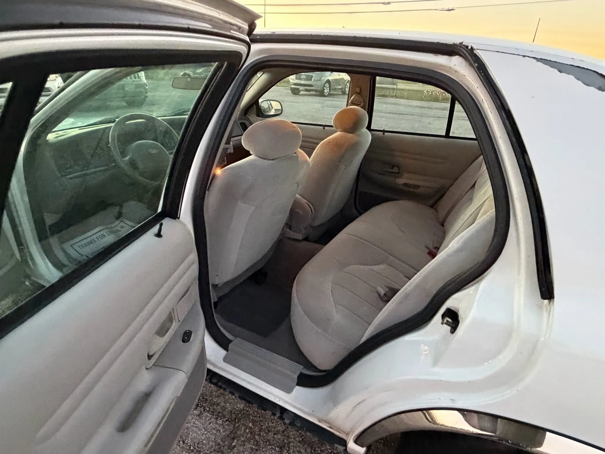 Used 2001 Ford Crown Victoria RWD image 22
