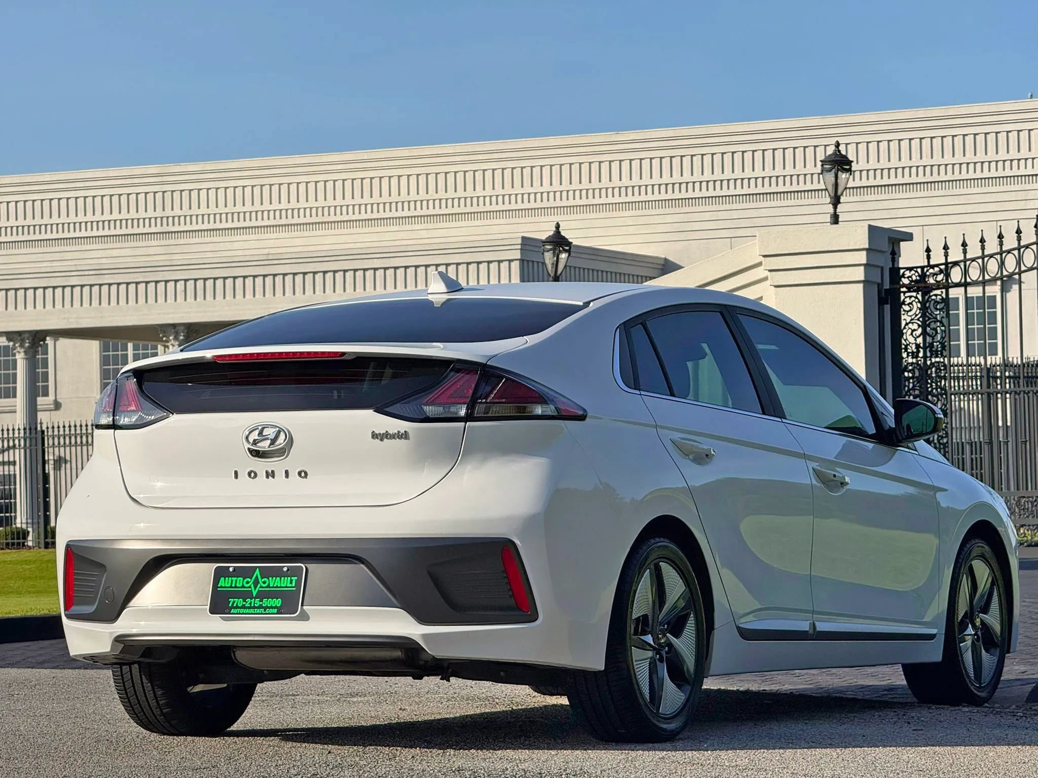 Used 2022 Hyundai Ioniq SEL FWD image 11