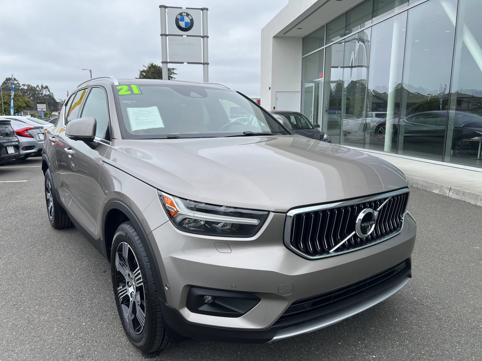 Used 2021 Volvo XC40 T4 Inscription FWD image 1