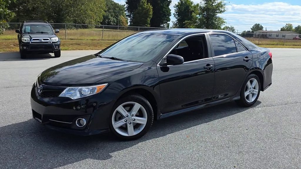 Used 2012 Toyota Camry SE FWD image 4