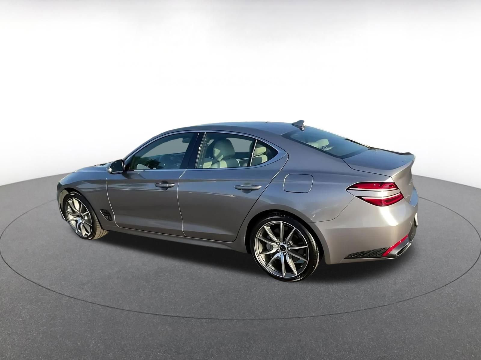 Used 2025 Genesis G70 2.5T image 10