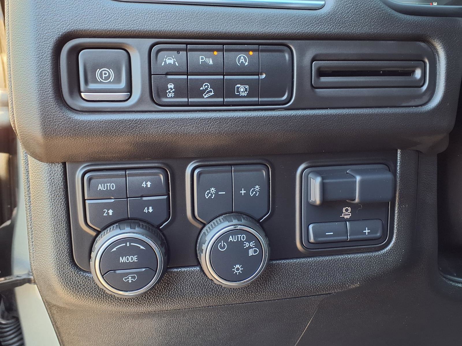 Used 2024 Chevrolet Tahoe Z71 w/ Z71 Off-Road Package image 21