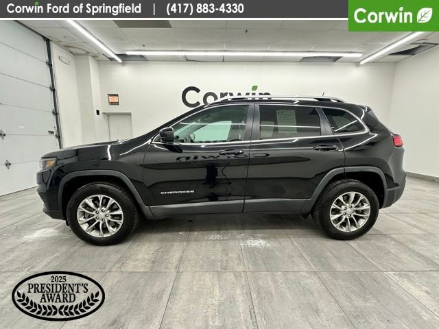 Used 2019 Jeep Cherokee Latitude Plus image 2