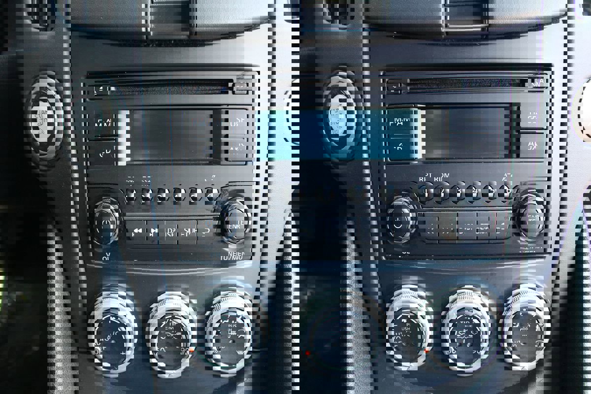 Used 2018 Nissan 370Z w/ Sport Package image 24