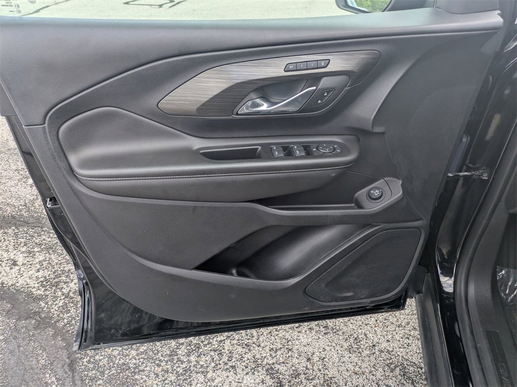 Used 2023 GMC Terrain SLT image 14