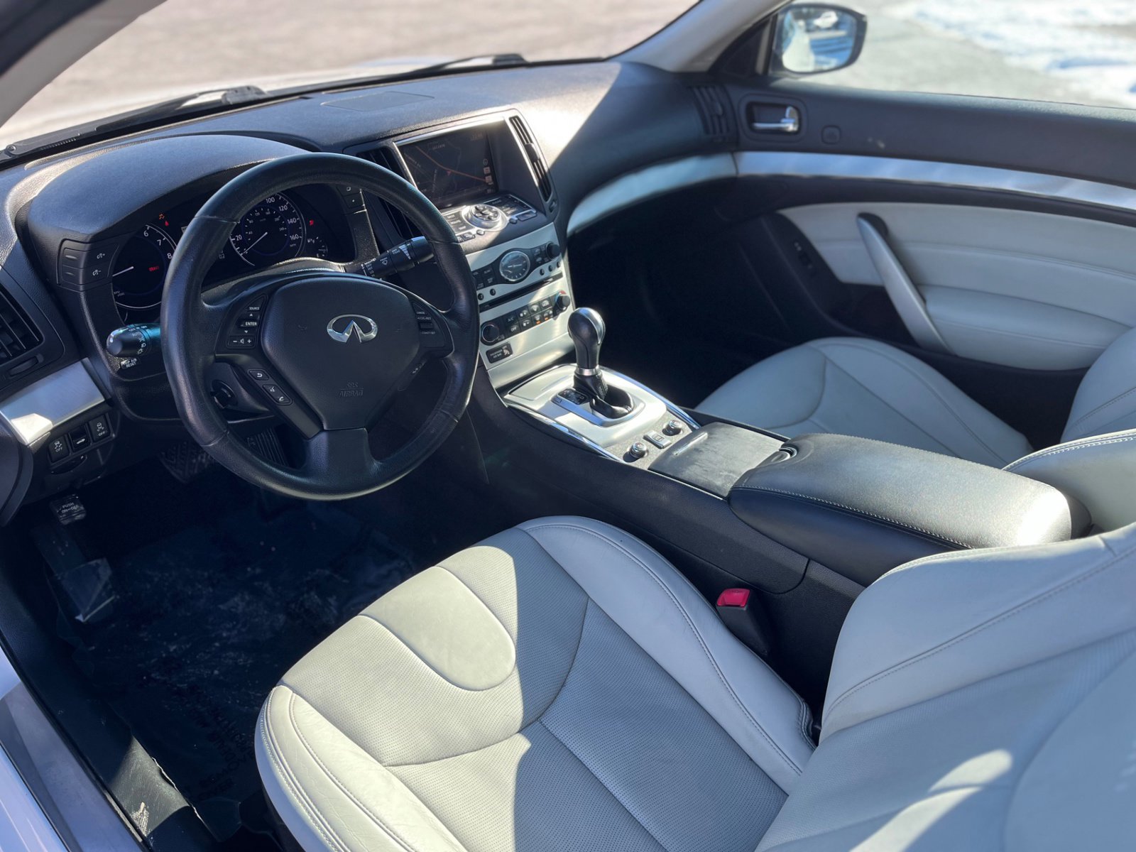 Used 2011 INFINITI G37 w/ Premium Pkg image 18