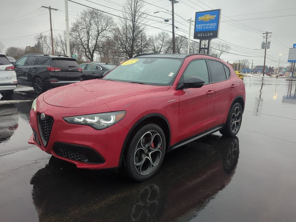 Used 2025 Alfa Romeo Stelvio Sprint w/ Veloce Package image 3