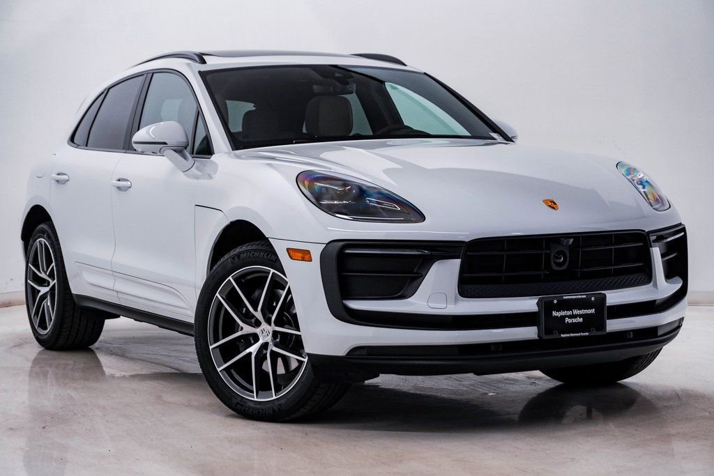 Certified 2025 Porsche Macan image 8
