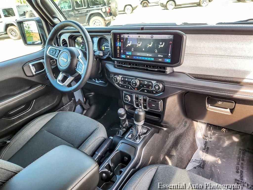 Used 2025 Jeep Wrangler Unlimited Sahara AWD/4WD image 20