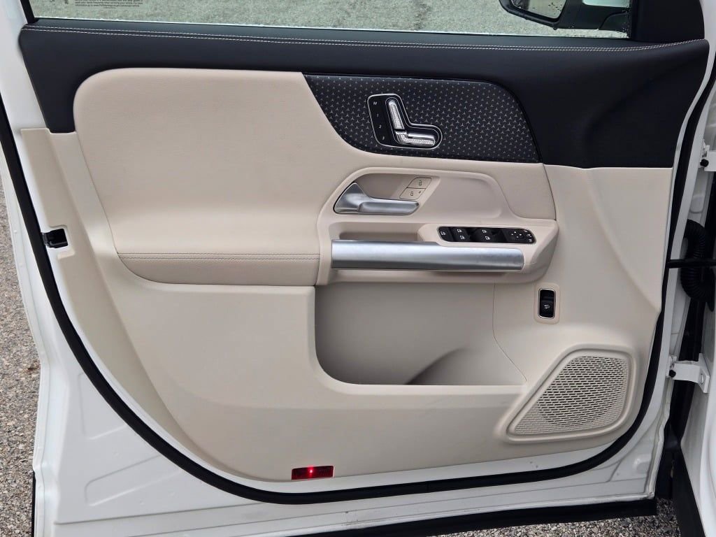 Used 2025 Mercedes-Benz GLA 250 4MATIC image 17