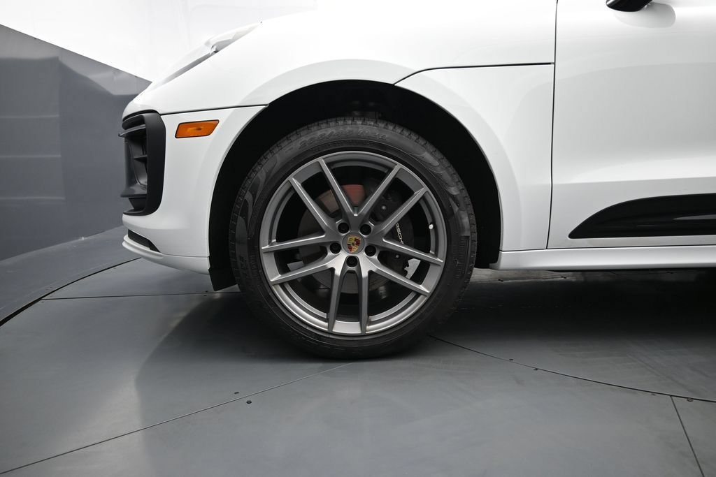 Certified 2025 Porsche Macan AWD/4WD image 8