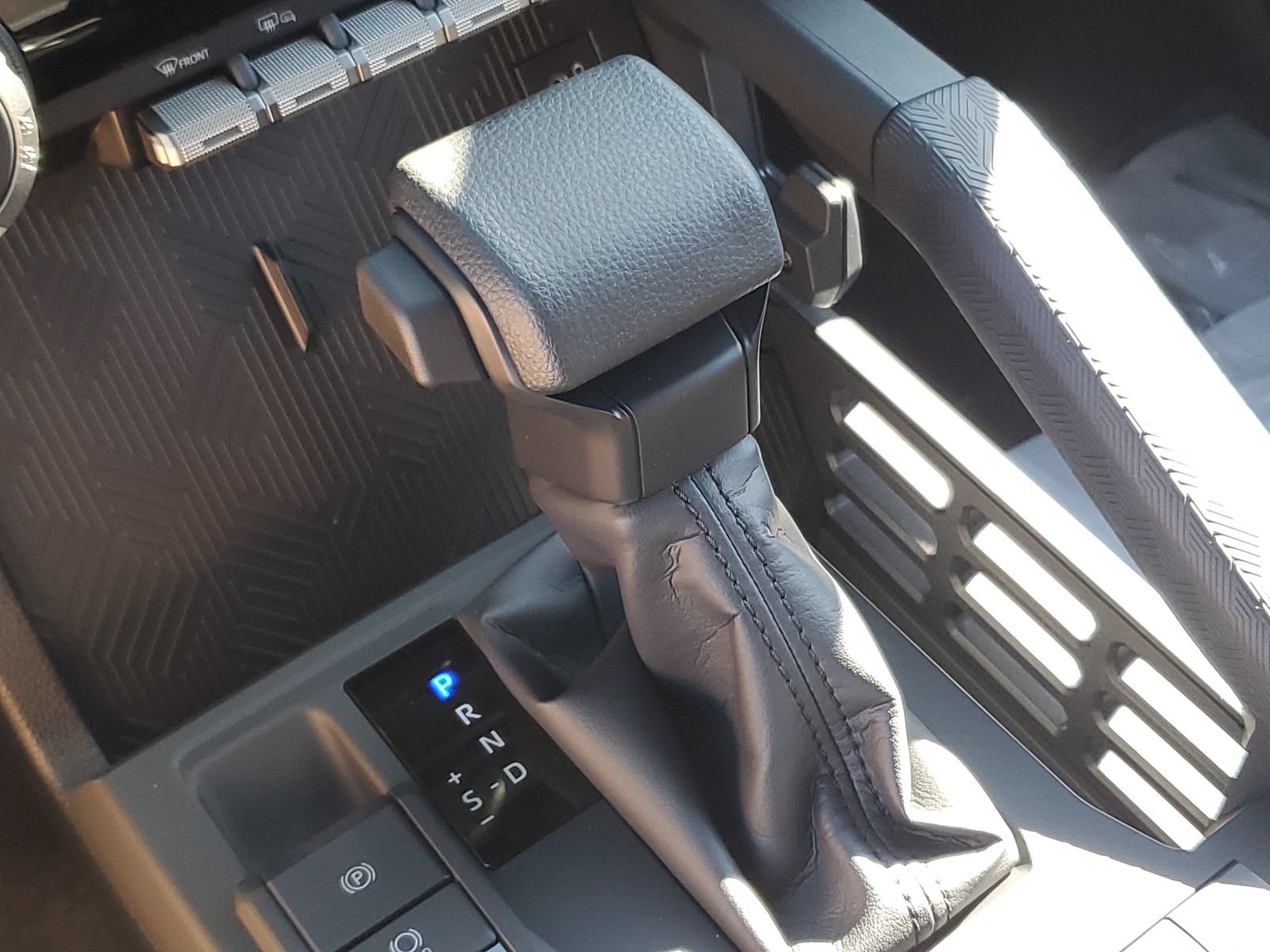 New 2026 Toyota 4Runner SR5 AWD/4WD image 19