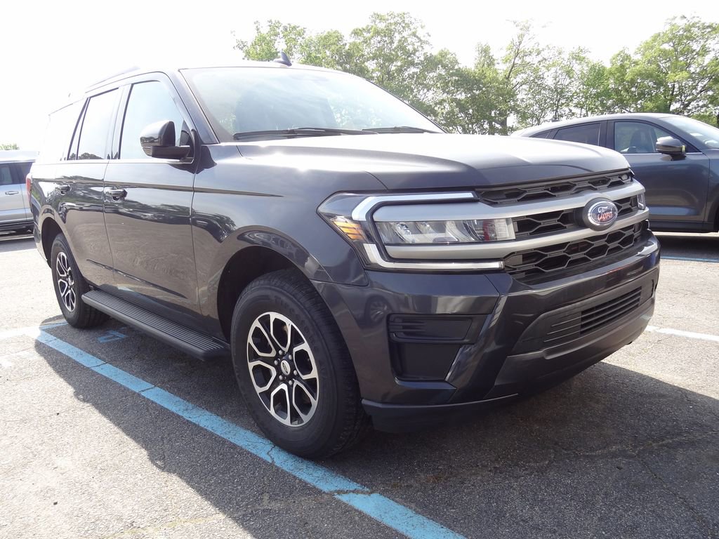 Used 2024 Ford Expedition XLT image 1